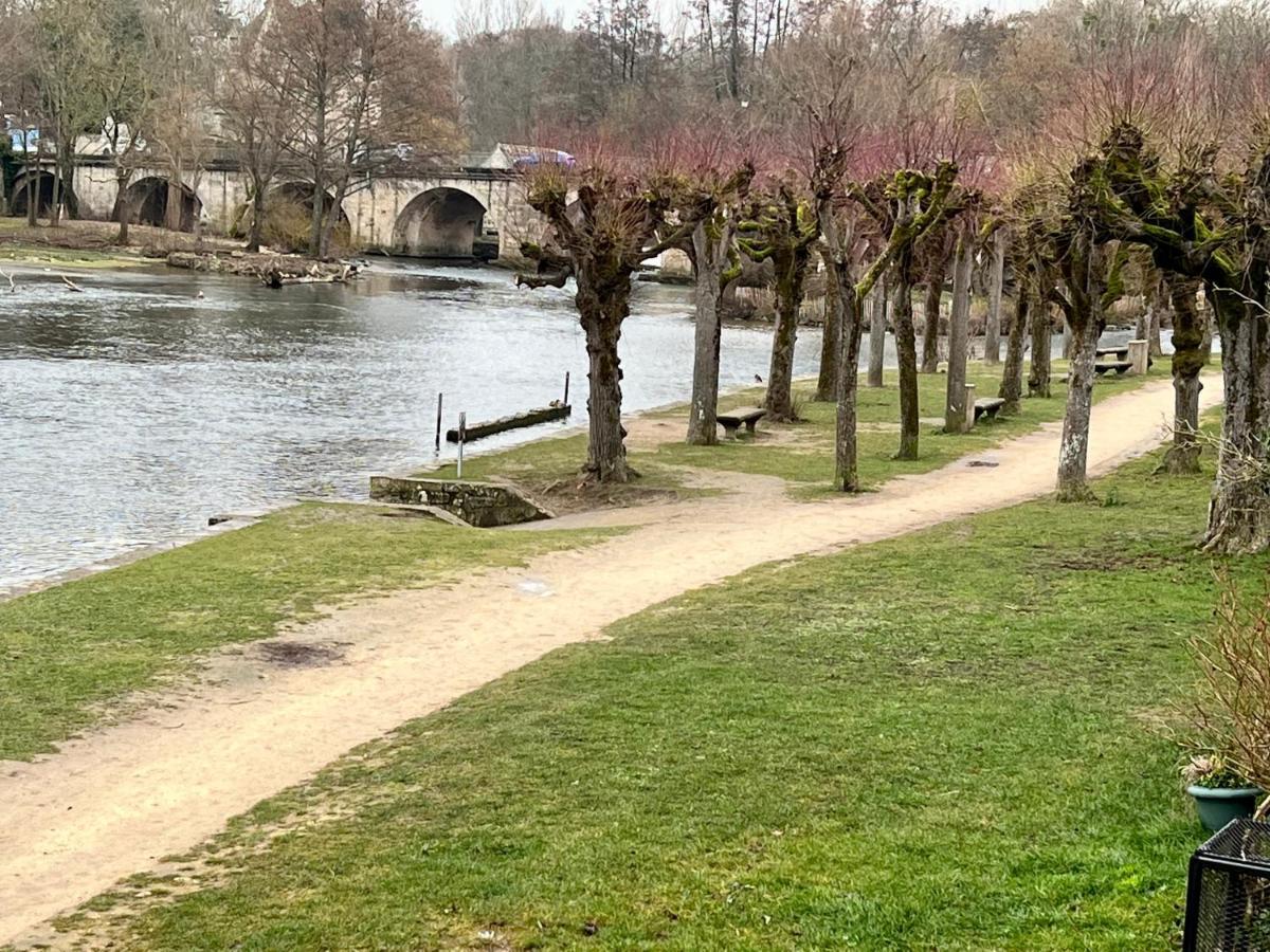 Sur Le Loing Hotell Moret-sur-Loing Exteriör bild